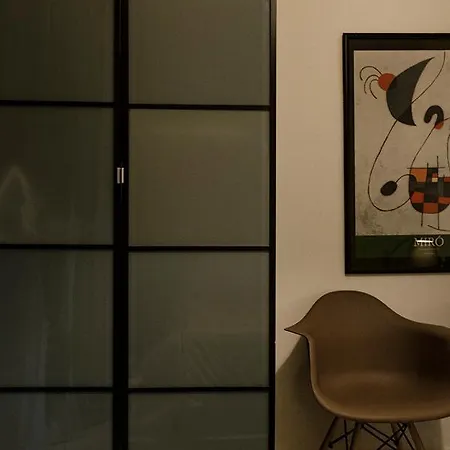 Antigonidon Square Apartment *