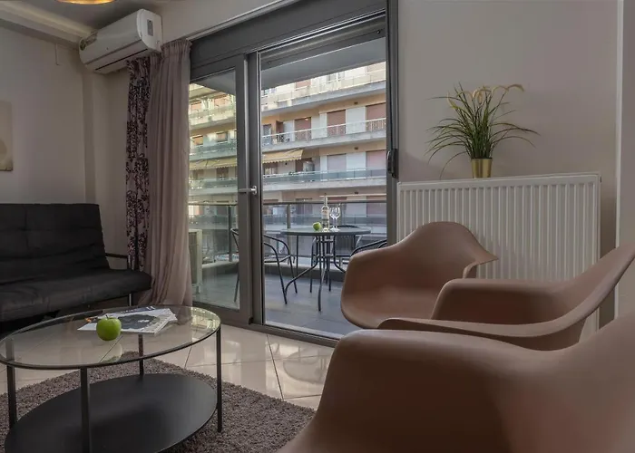 Antigonidon Square Apartment *