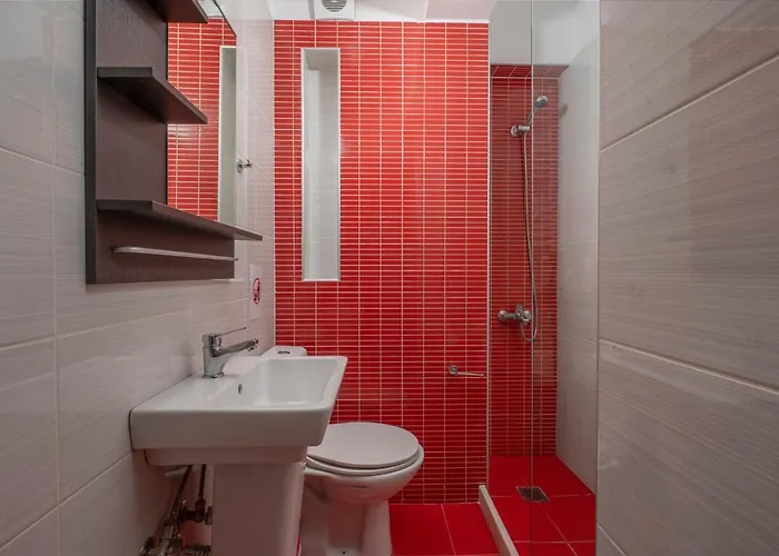 Antigonidon Square Apartment *