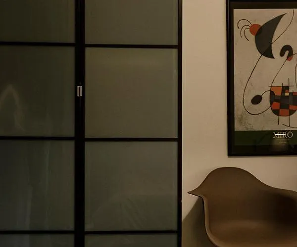 Antigonidon Square Apartment *